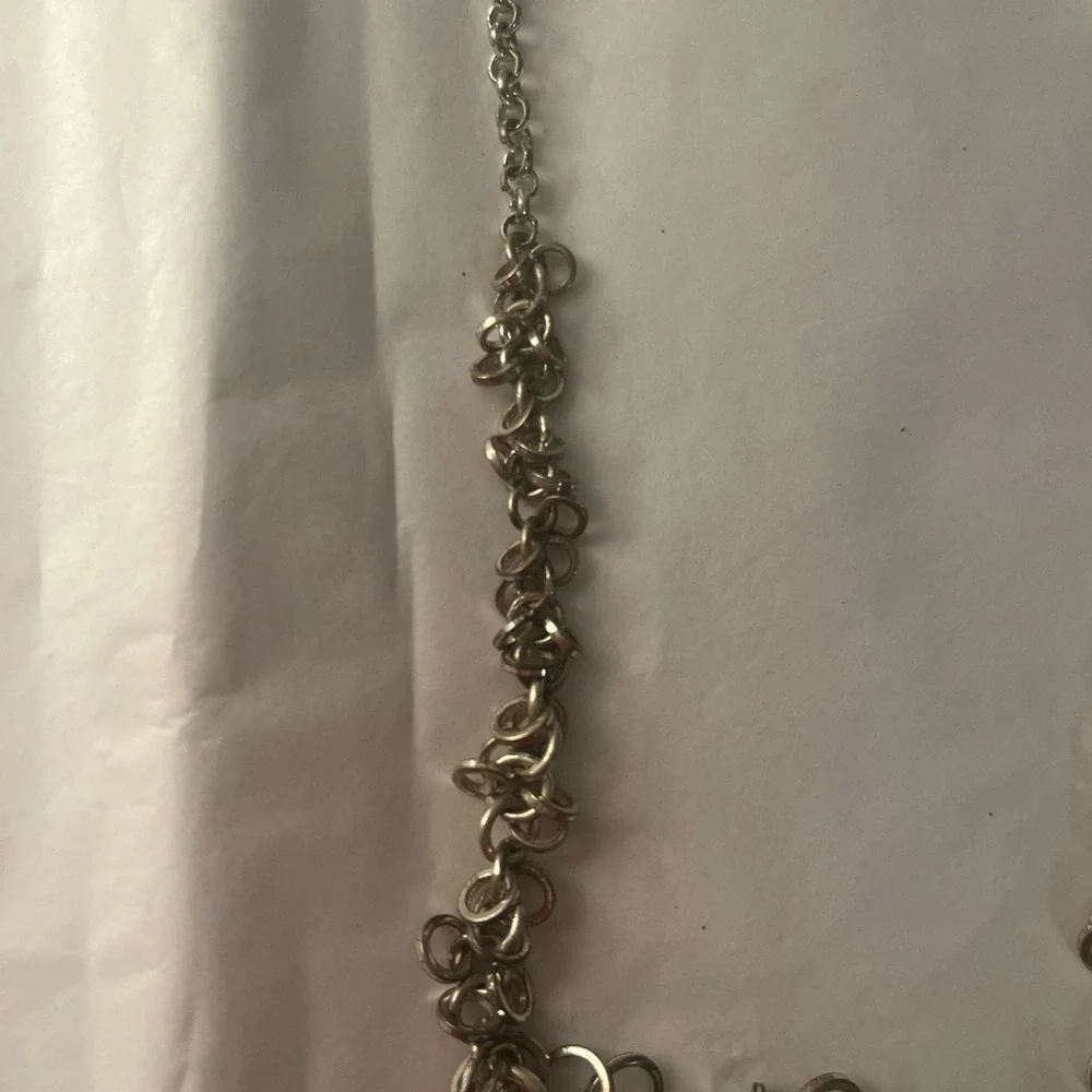Avon Necklace Many‎ Ring Chain Silver Tone C39-5